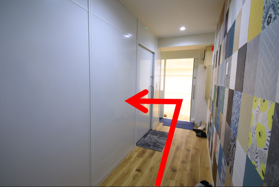 校舎への入り方 ステップ4:廊下の左側のお部屋です。